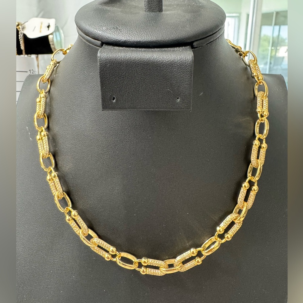 Beautiful trendy hardware necklace with crystal accents